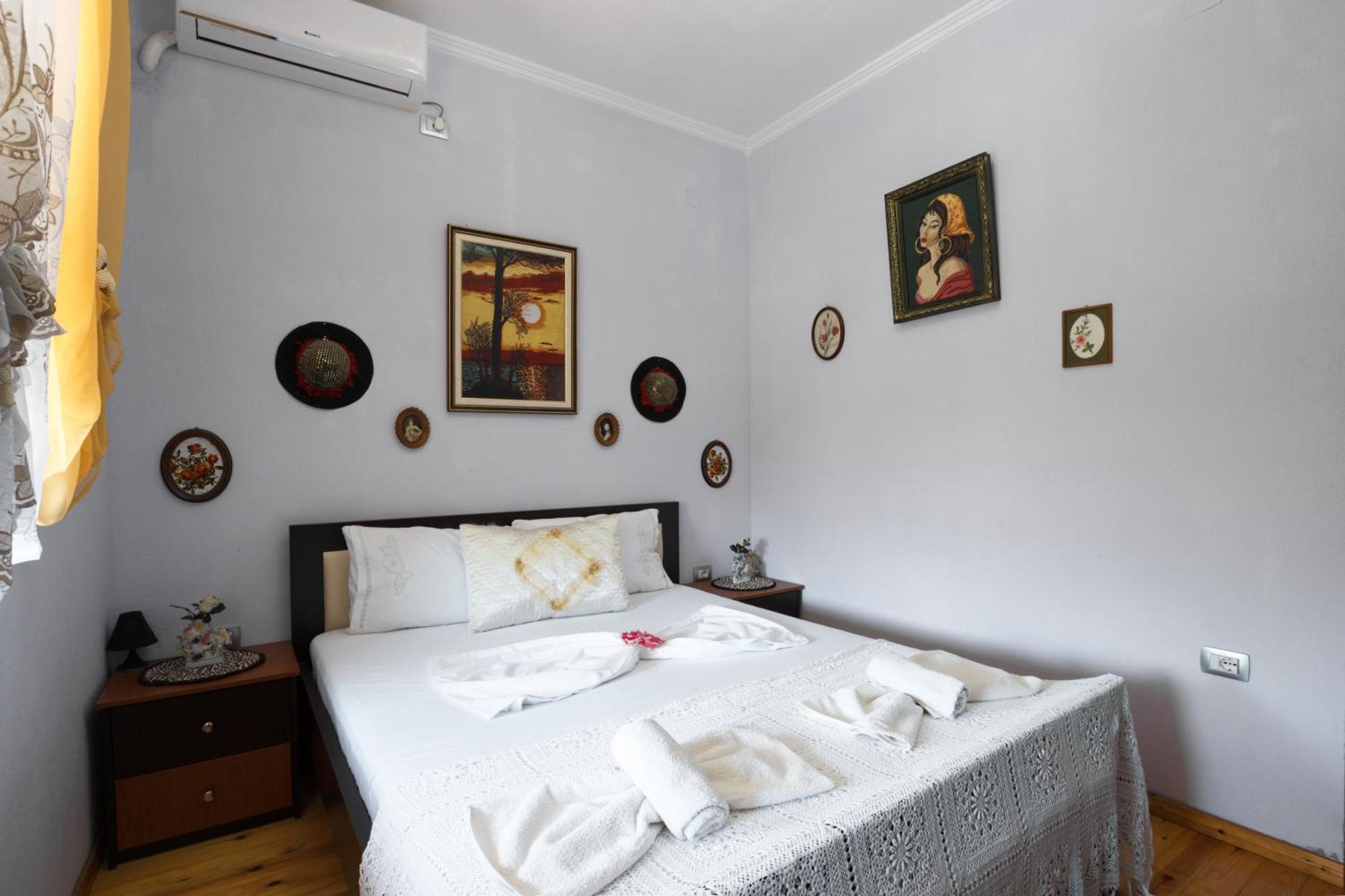 Leka Guesthouse Gjirokastër Exteriör bild
