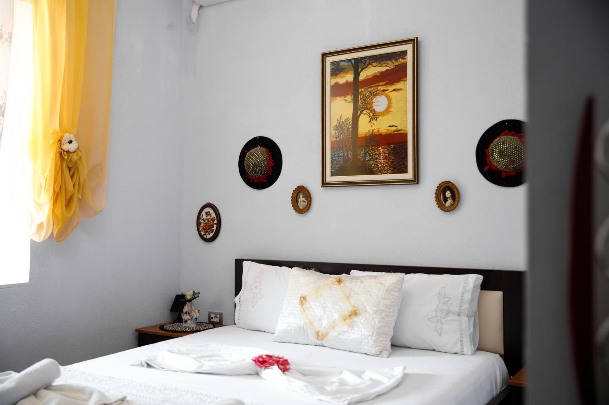 Leka Guesthouse Gjirokastër Exteriör bild