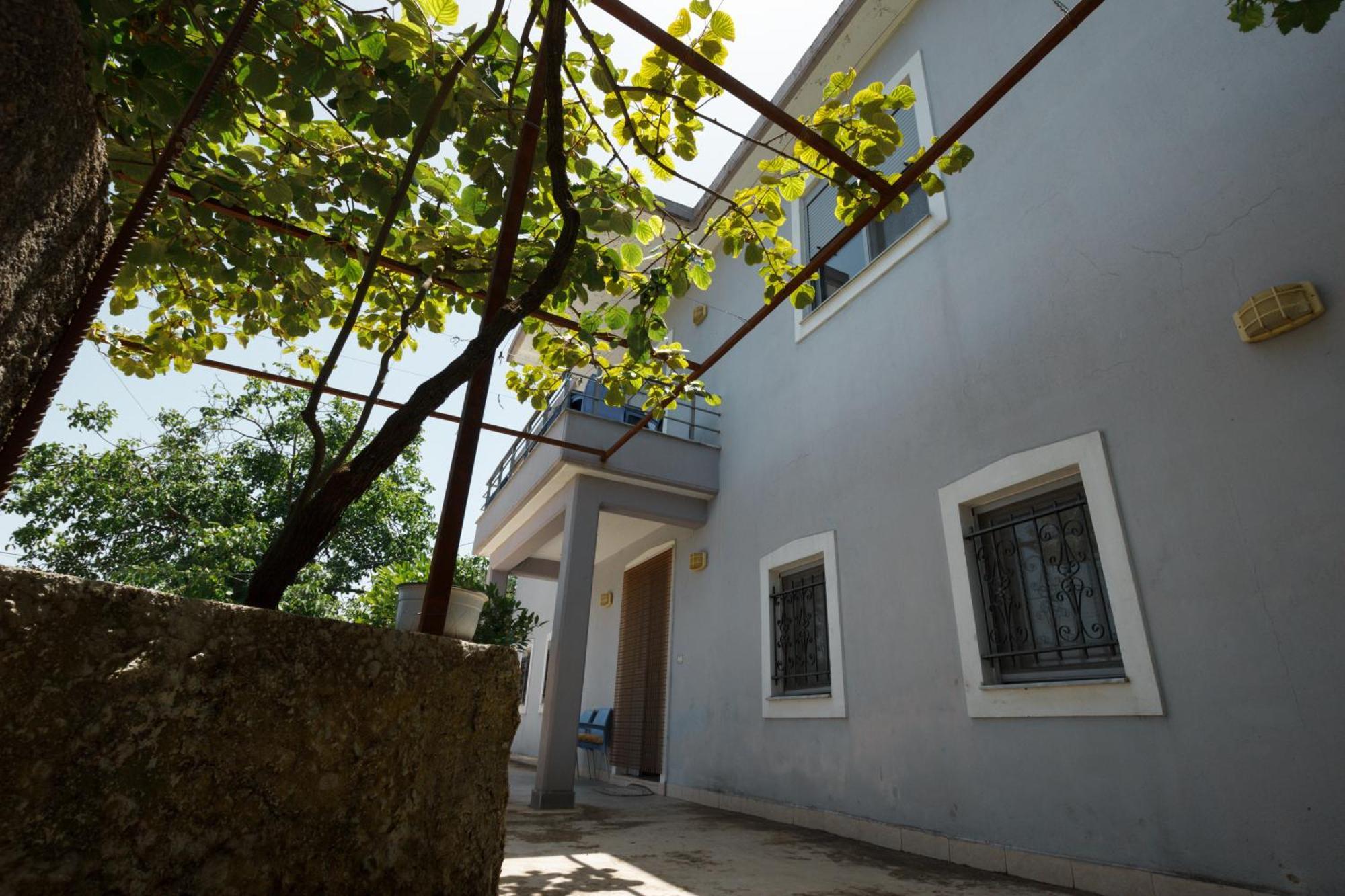 Leka Guesthouse Gjirokastër Exteriör bild