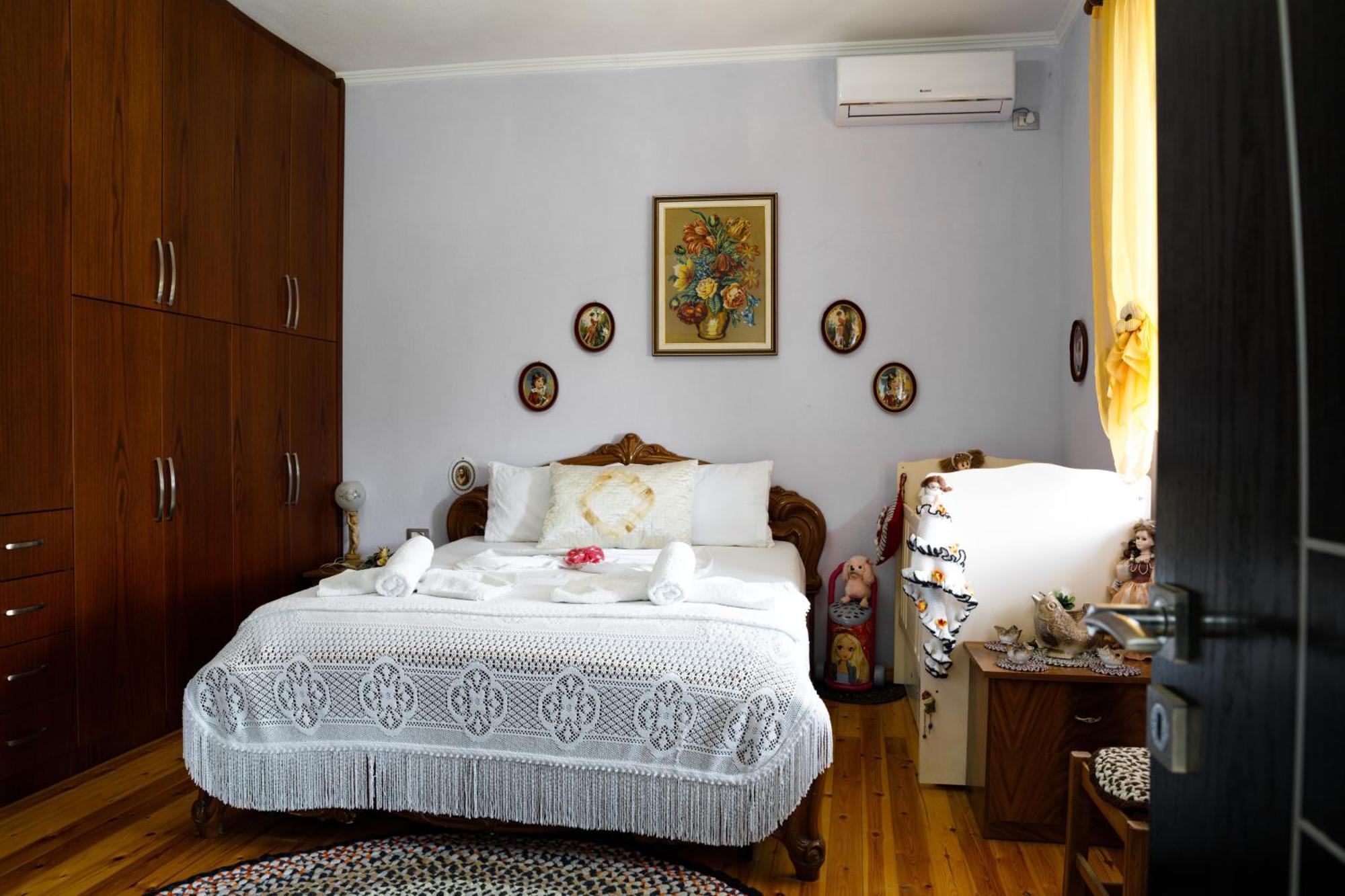 Leka Guesthouse Gjirokastër Exteriör bild