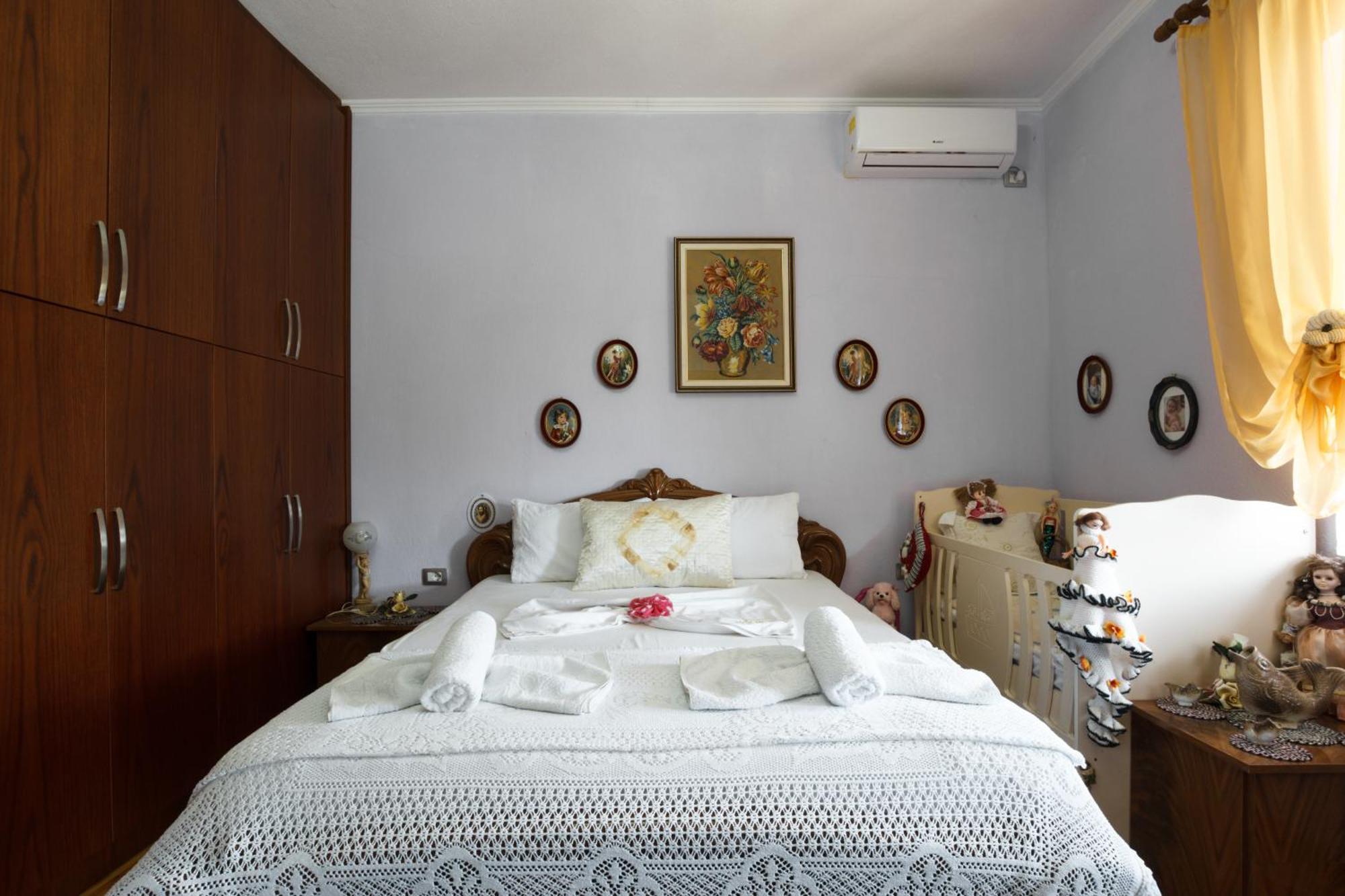 Leka Guesthouse Gjirokastër Exteriör bild