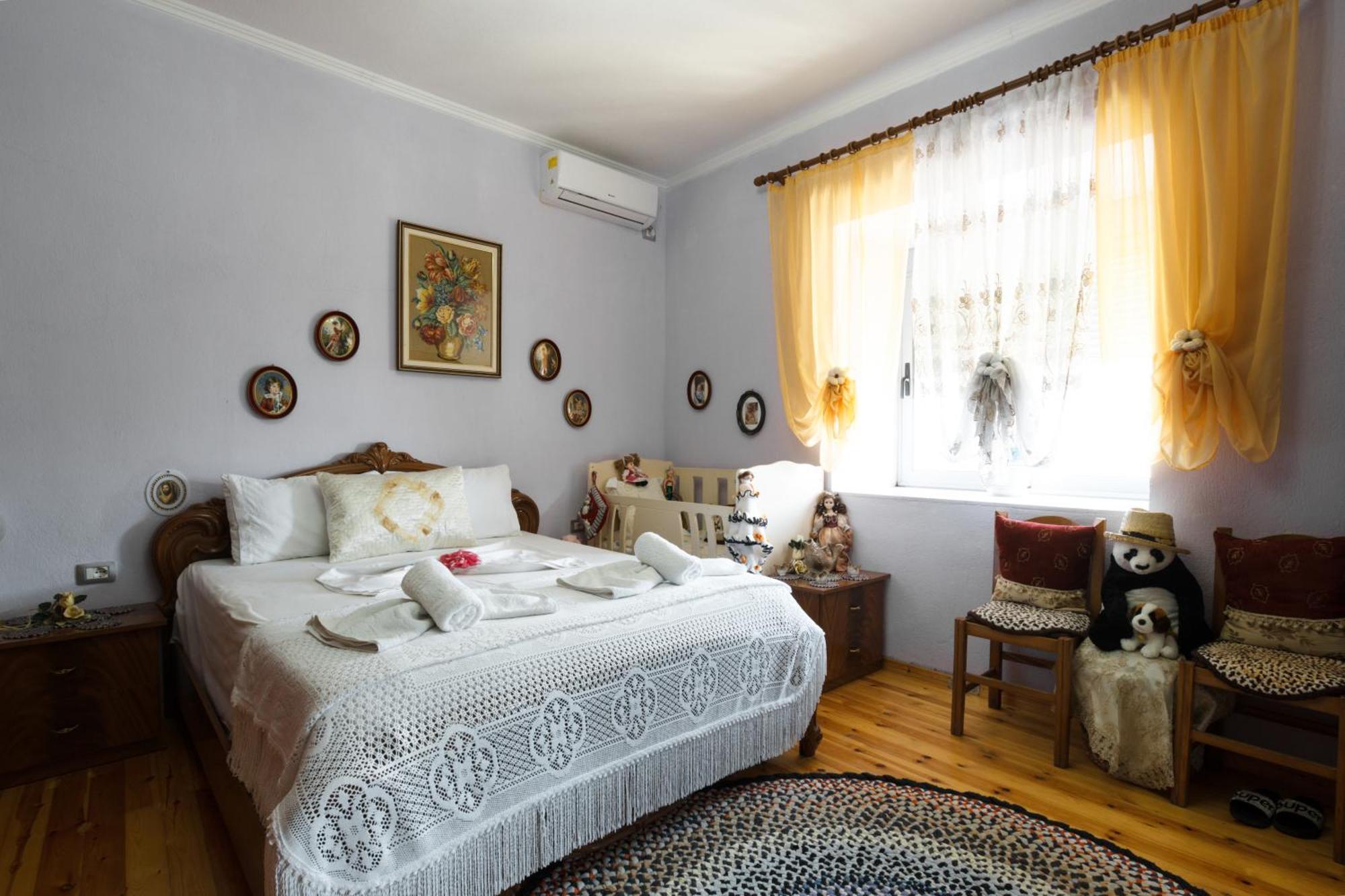 Leka Guesthouse Gjirokastër Exteriör bild